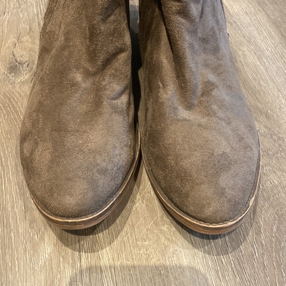 Steve Madden Flutter Boots - Picture 9 of 10